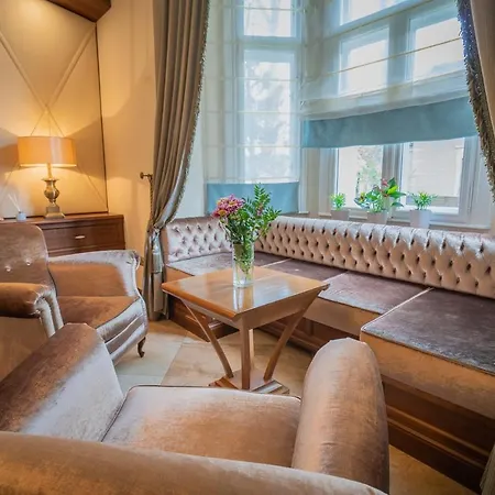 Oda ve Kahvaltı Avilla Thanhoffer Siofok