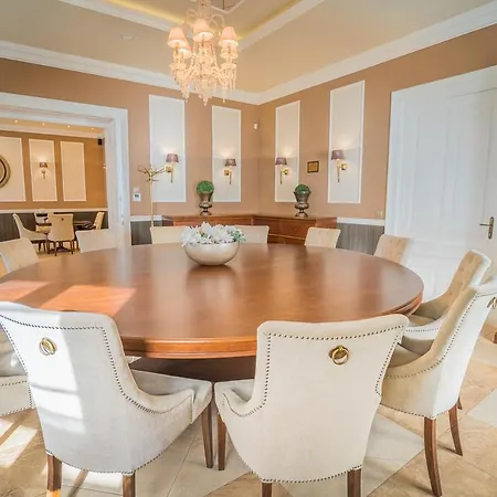 Avilla Thanhoffer Siofok