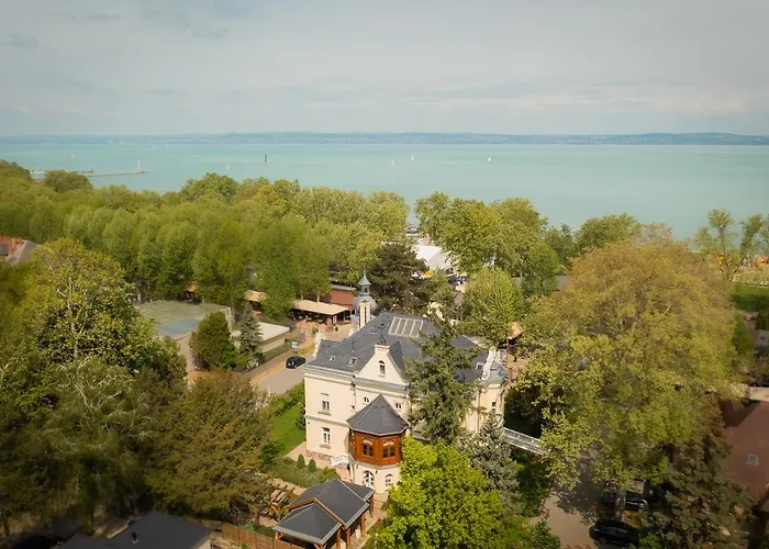 Avilla Thanhoffer 住宿加早餐酒店 *